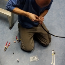 Martijn,pd2nlx monteert de n connector op de ecoflex15 coaxkabel die de DMR en Dstar verbindt met het antenne systeem